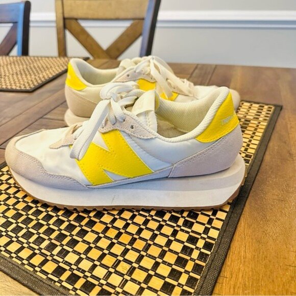 New Balance 237 Casual Women's Sneakers Shoes White Yellow size 8 - Picture 2 of 9